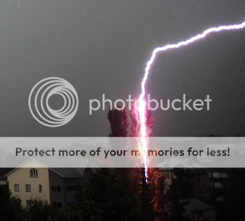 LIGHTNING STRIKE HOUSE photo: Lightning Strike strike-1.jpg